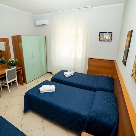 Hotel Victoria Varedo エクステリア 写真