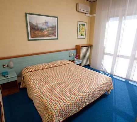 Hotel Victoria Varedo エクステリア 写真