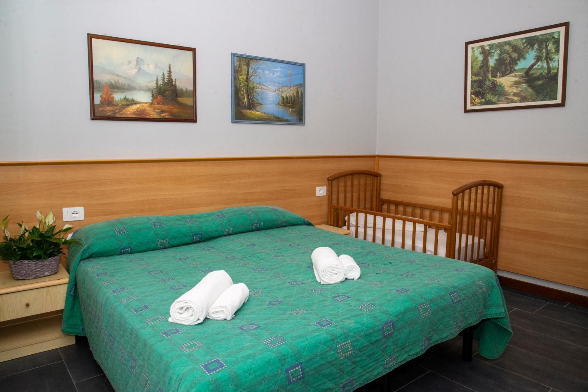Hotel Victoria Varedo エクステリア 写真