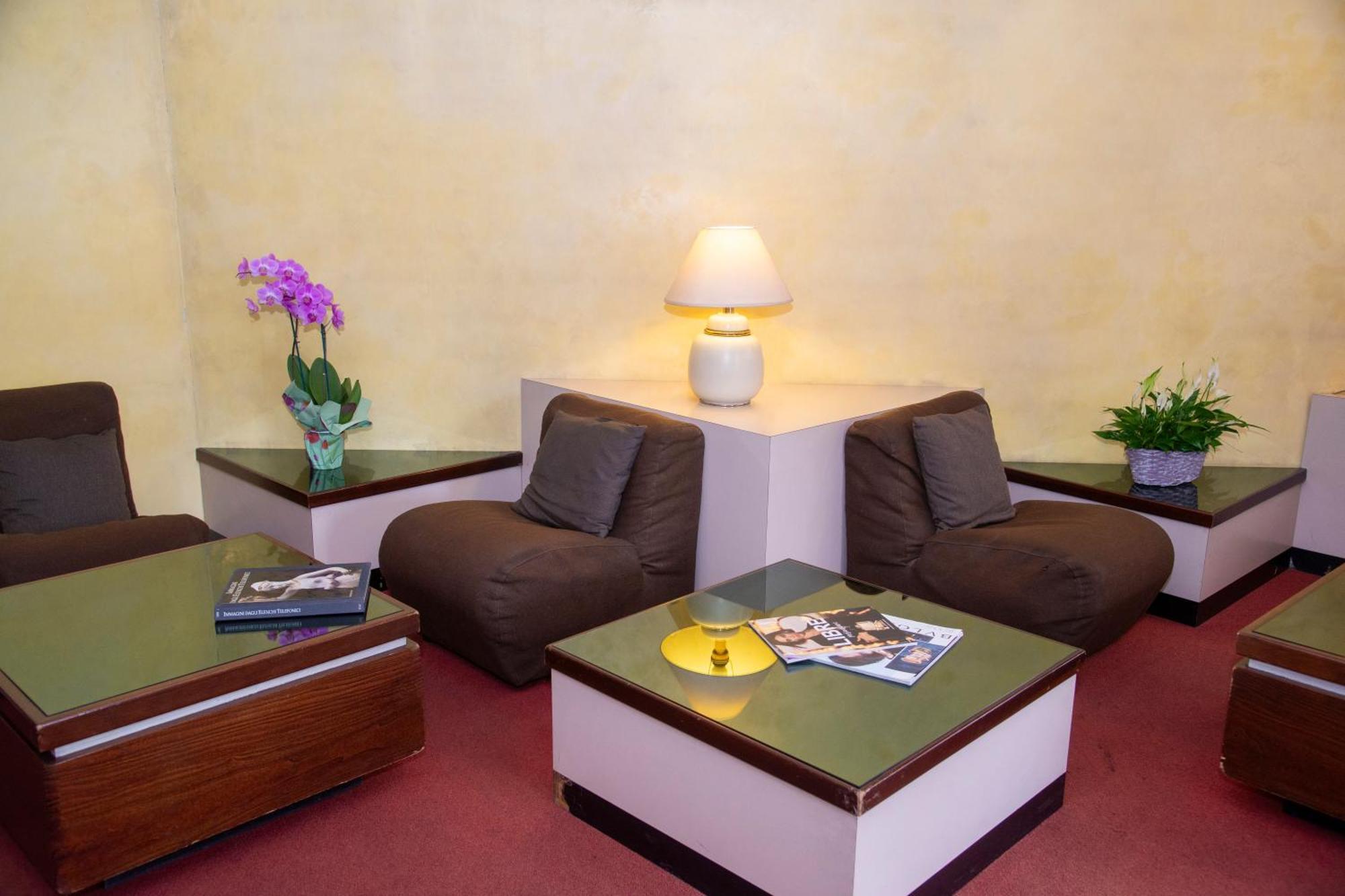 Hotel Victoria Varedo エクステリア 写真