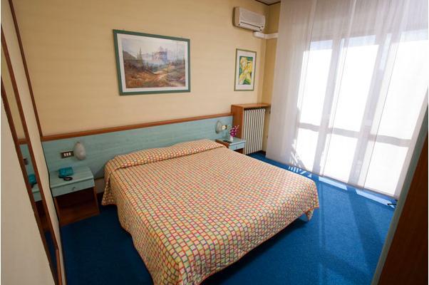 Hotel Victoria Varedo エクステリア 写真